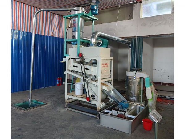 小型面粉機(jī)械加工的過(guò)程中是流水線式的，幾乎不需要人工的參與